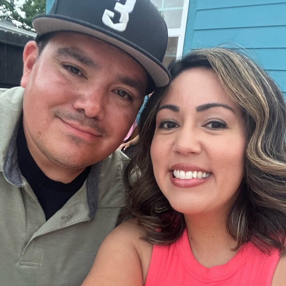 Meet your Posher, Gisella - Picture 1 of 2